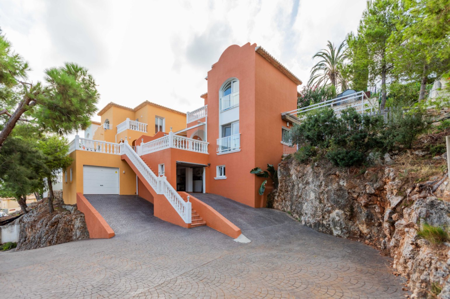 Casa con tres dormitorios en venta en Denia, La Pedrera