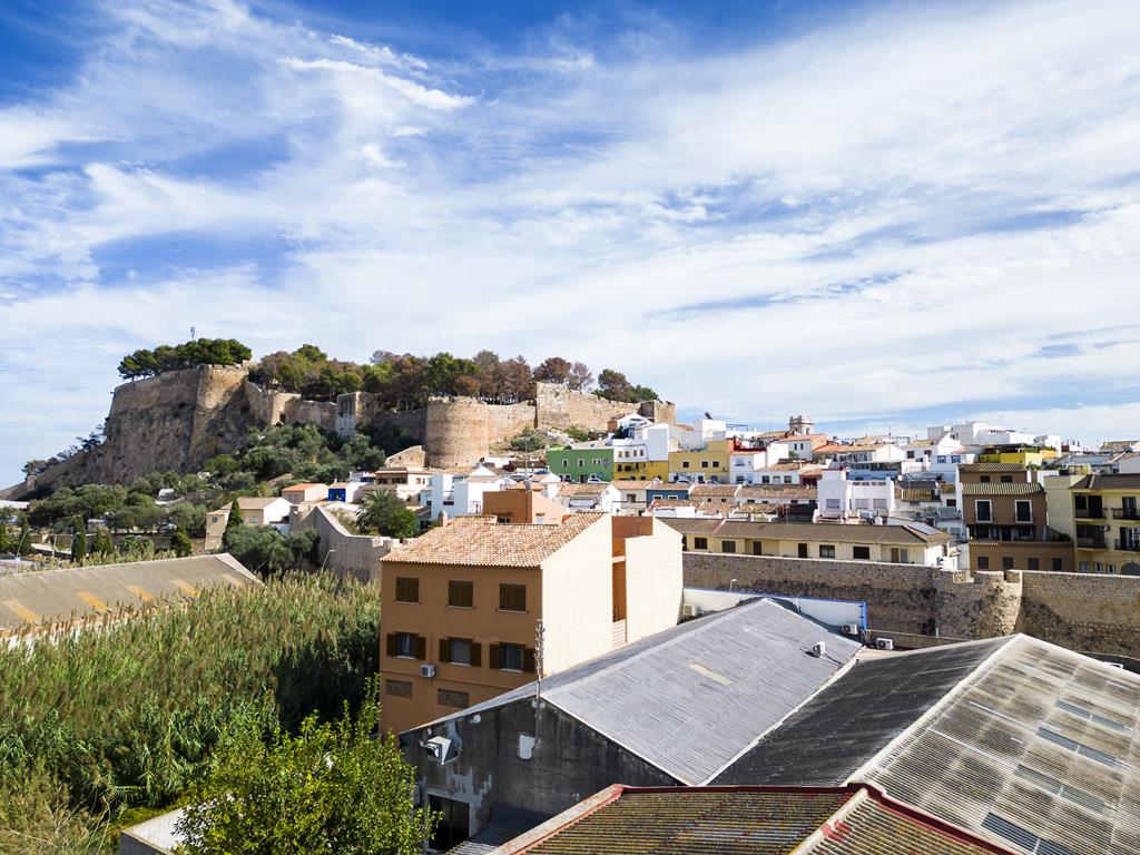 Reforma integral compuesta por cinco apartamentos y con licencia de alquiler turístico, Dénia centro