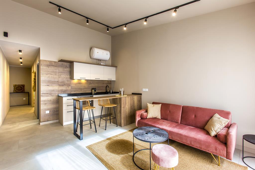 Reforma integral compuesta por cinco apartamentos y con licencia de alquiler turístico, Dénia centro