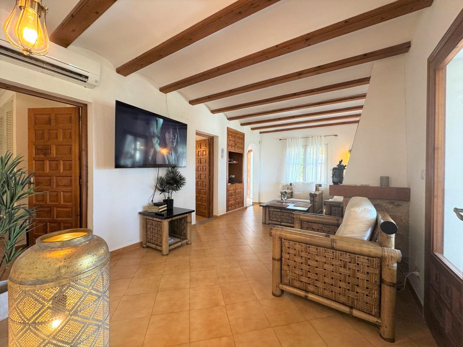 Villa con encanto y vistas al mar. Lista para entrar a vivir