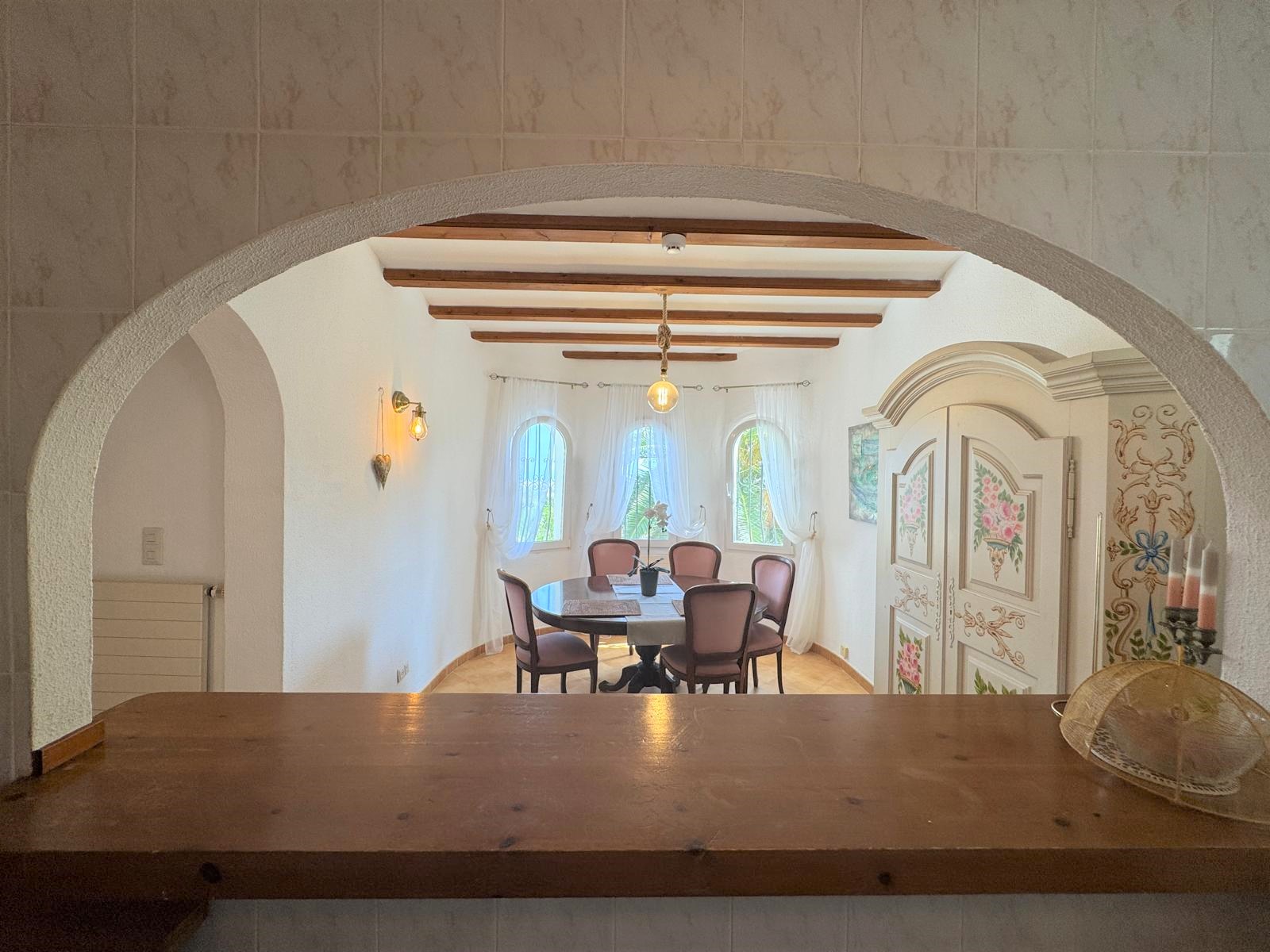 Villa con encanto y vistas al mar. Lista para entrar a vivir
