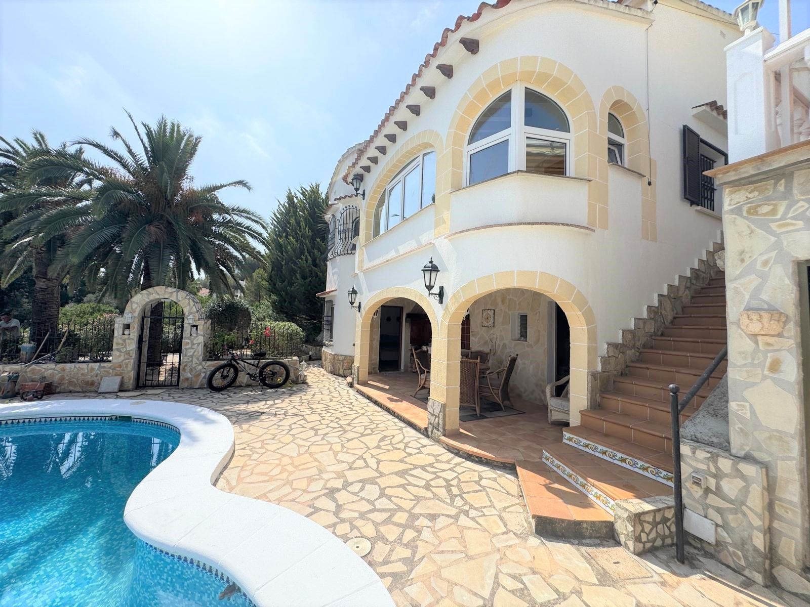 Villa con encanto y vistas al mar. Lista para entrar a vivir