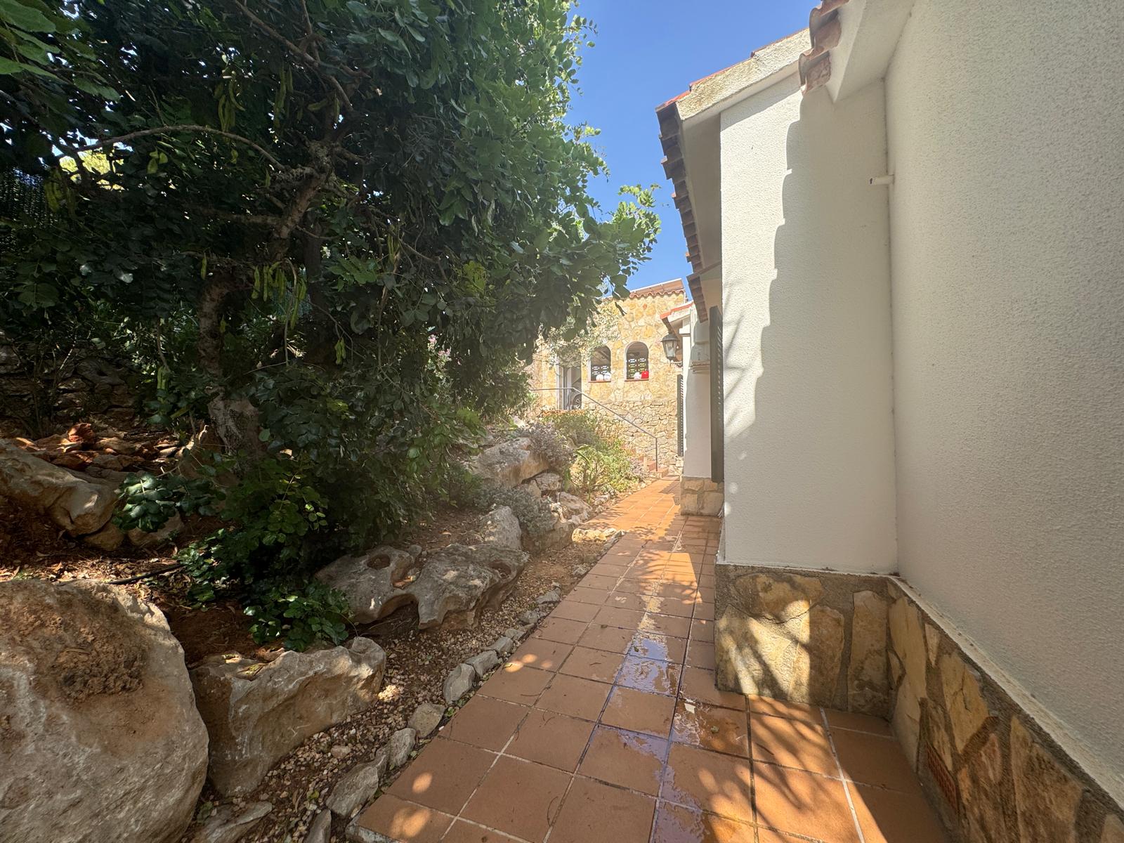Villa con encanto y vistas al mar. Lista para entrar a vivir
