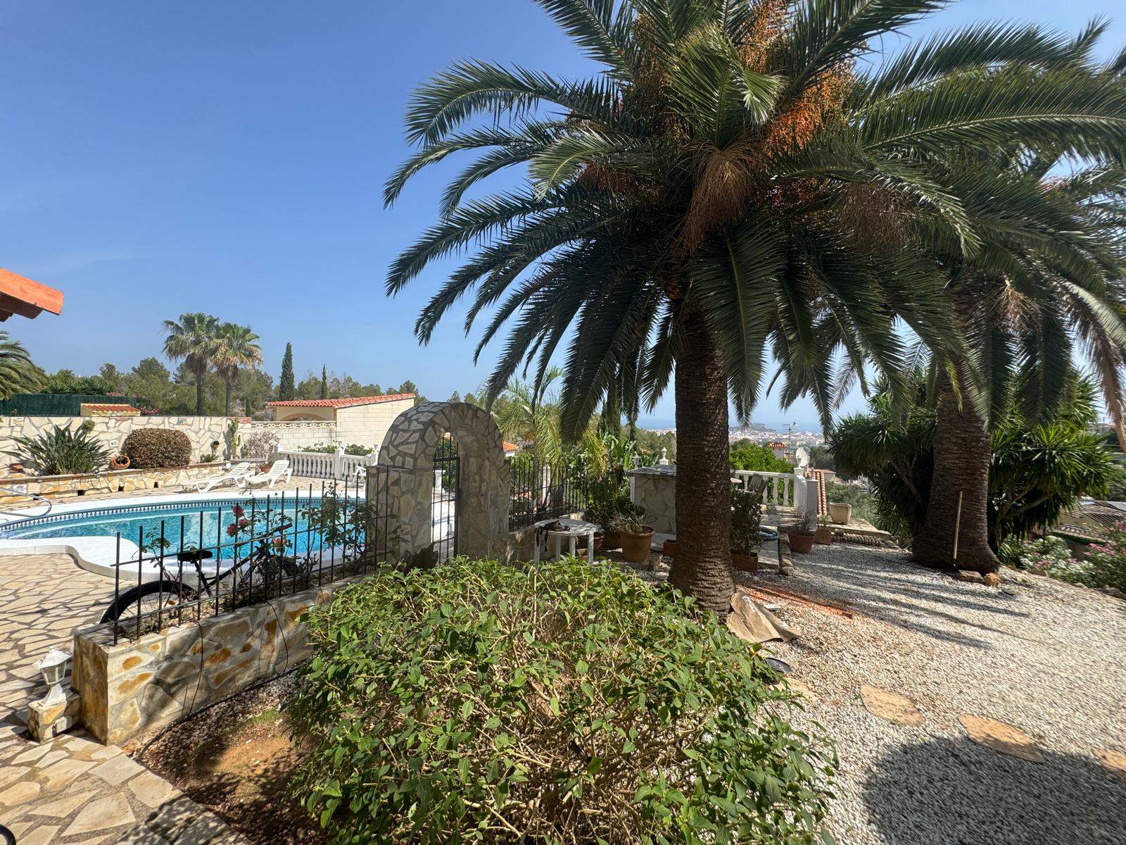 Villa con encanto y vistas al mar. Lista para entrar a vivir
